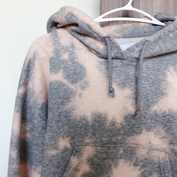 Aritzia TNA Crop Hoodie - Picture 4 of 7